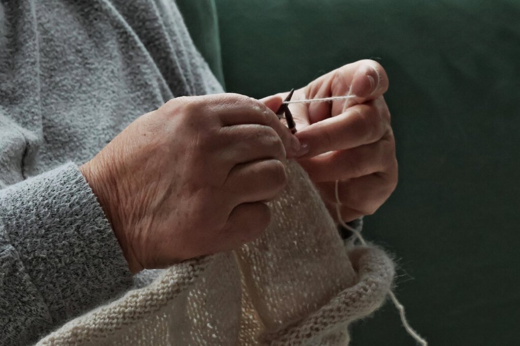 knit care label showing wool content percentage