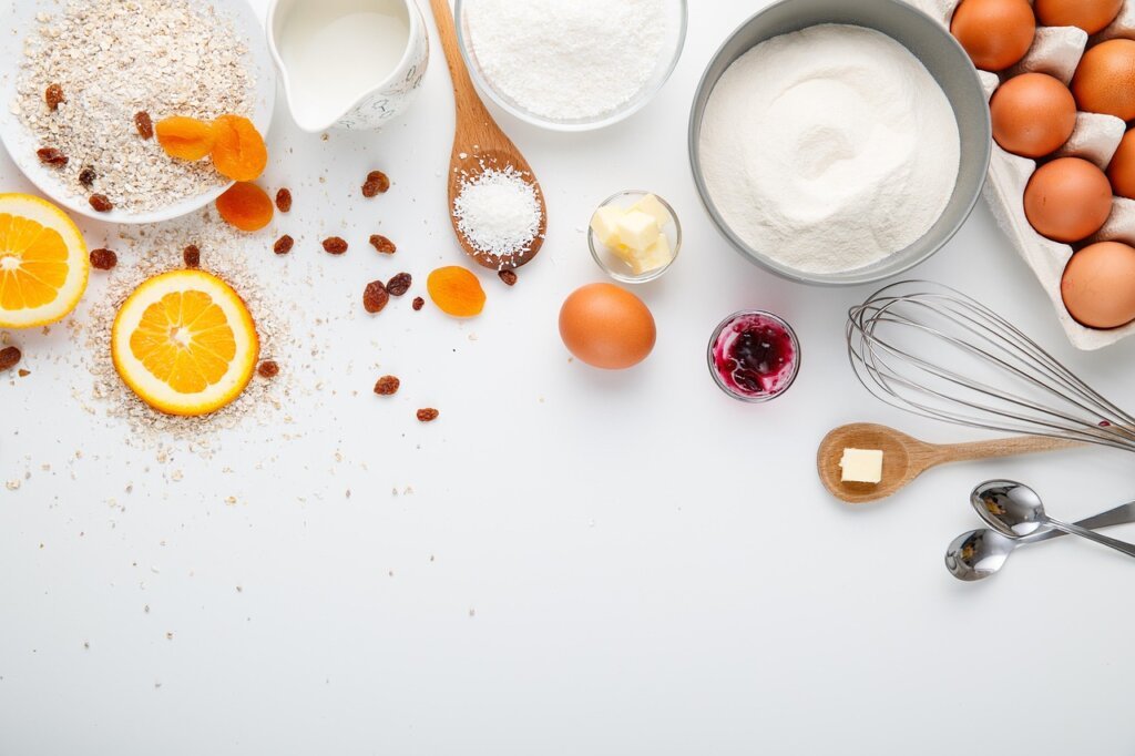 citric acid vs baking soda vs white vinegar in small bowls on kitchen counter